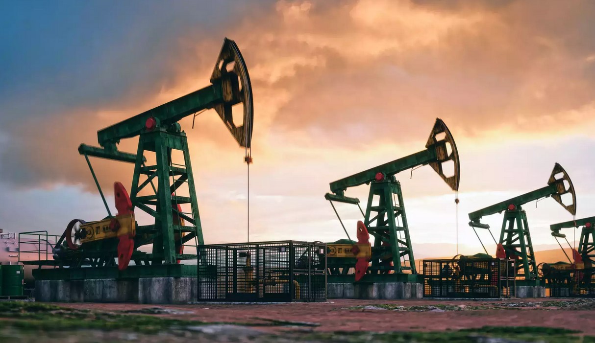 Why Oil Import Restrictions Hurt Russia More Than the Price Cap