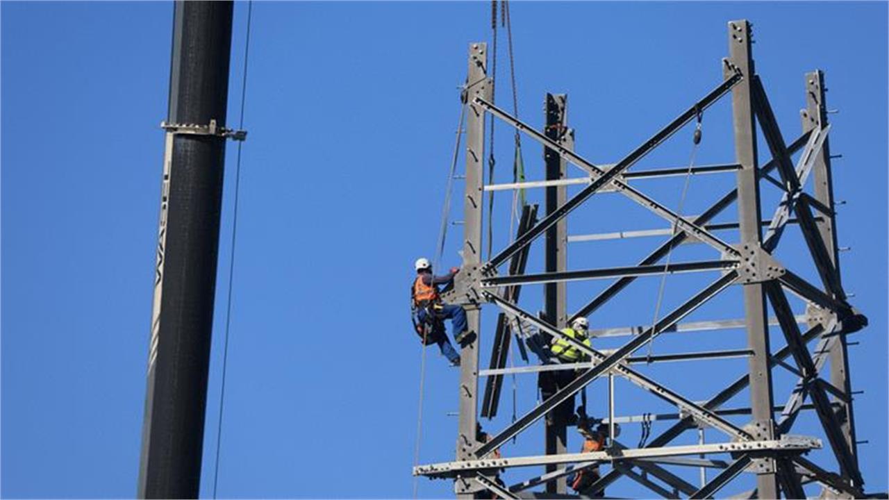 German Lawmakers Back Measures to Lower Electricity Costs