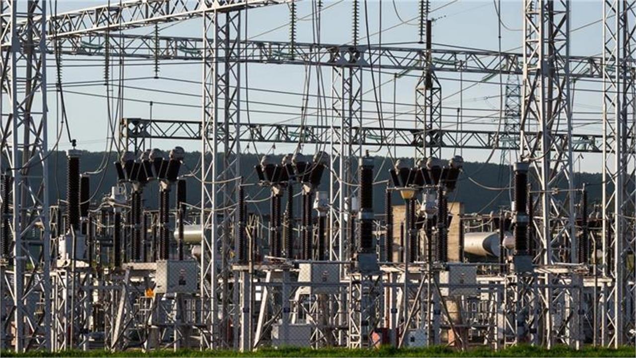 EU to Fast-Track Power Grid Projects in Race to Lower Energy Prices