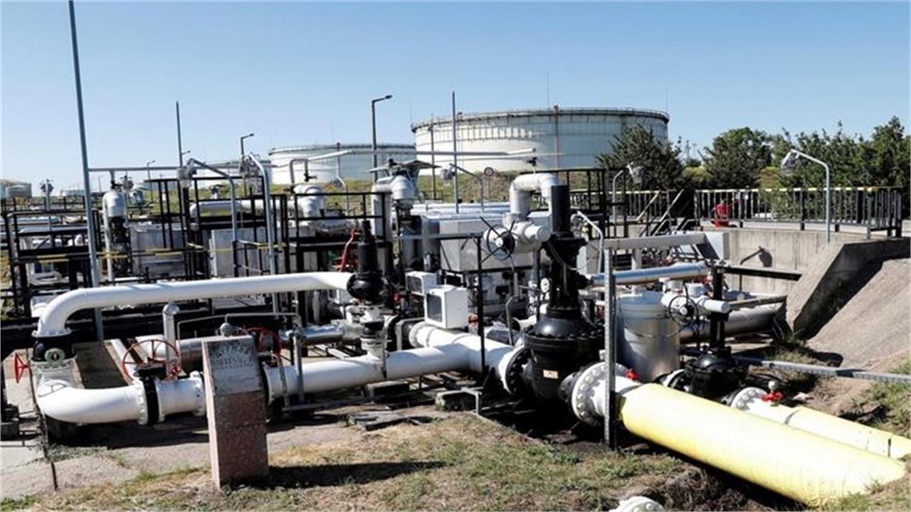 Hungary Will Force Ukraine to Reopen Key Pipeline for Russian Oil, Orban Says