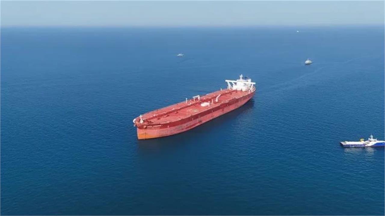 Iran Closes Strait of Hormuz Again Over US Blockade of its Ports