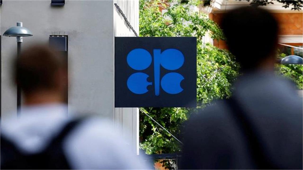 Oil Slips as Market Digests UAE Exit from OPEC, Supply Concerns Linger