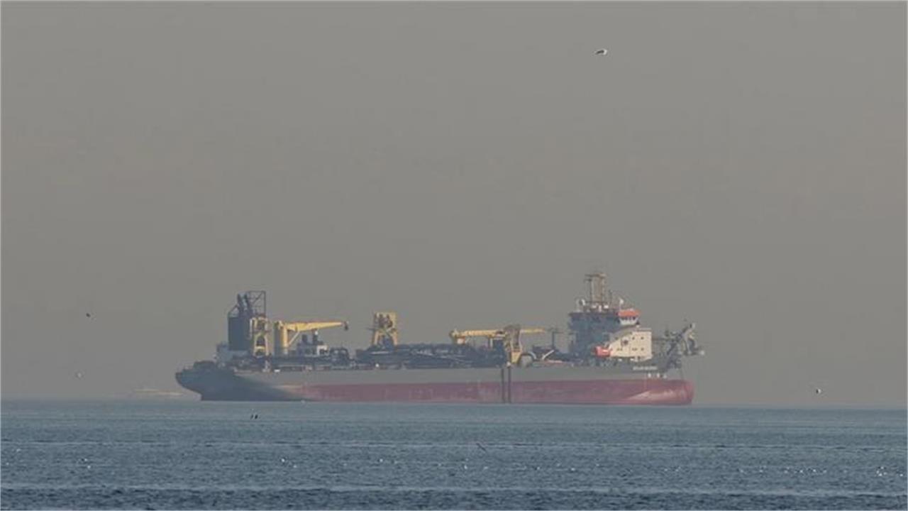 Tankers Exit Hormuz as Trump, Vance Talk up Iran Deal Prospects