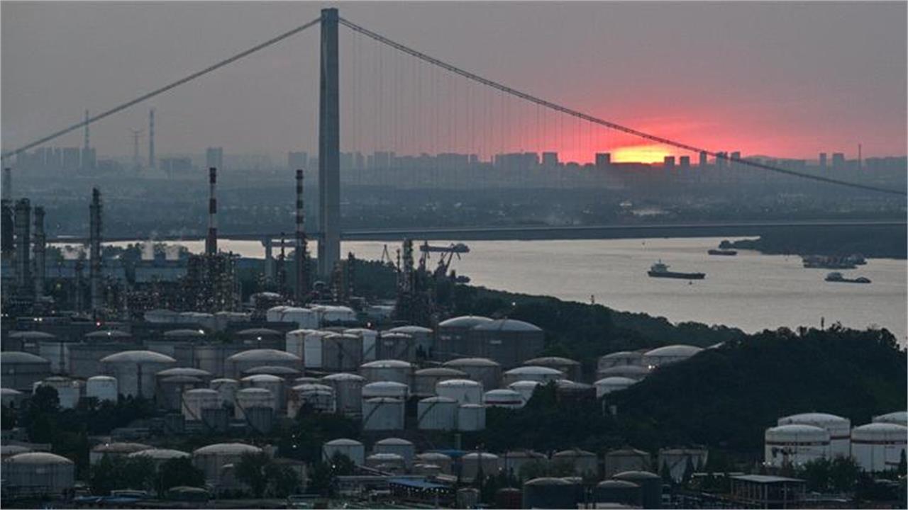 US-Iran Deal Stirs Inflation Fears After China Kept Oil in Check