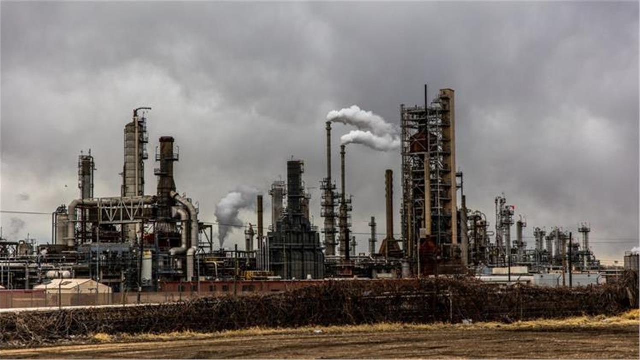 China Cuts Saudi Crude Orders as Hormuz Risks and Discounts Reshape Trade
