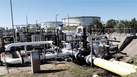 Hungary Will Force Ukraine to Reopen Key Pipeline for Russian Oil, Orban Says