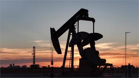 Oil Ends Lower Ahead of U.S.-Iran Ceasefire Talks, Posts Steepest Weekly Loss Since 2022