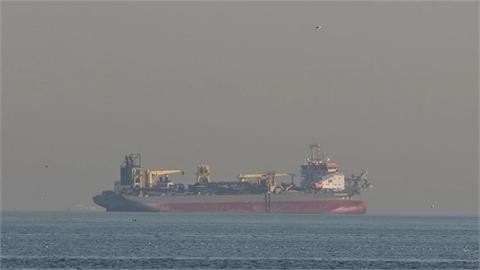 Tankers Exit Hormuz as Trump, Vance Talk up Iran Deal Prospects