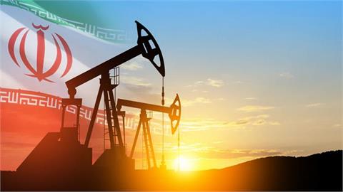 US Authorizes Iranian Oil Sales Amid Talks on Final Peace Deal