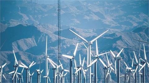 Stalled US Permits Threaten $121 Billion in Wind and Solar Investment, Report Shows