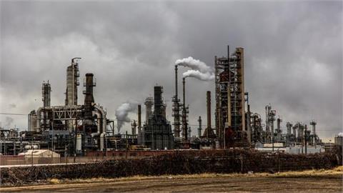 China Cuts Saudi Crude Orders as Hormuz Risks and Discounts Reshape Trade