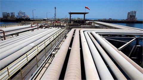 Saudis Shut Down Oil Pipeline as Houthis Tighten Grip on Red Sea Shipping