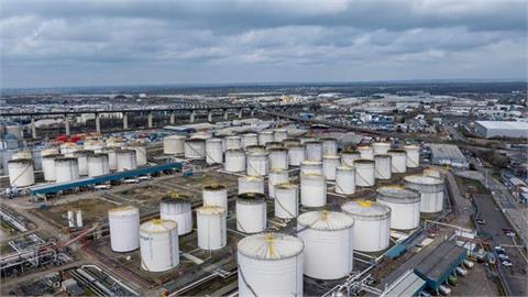 The World Has Nearly Burned Through its Oil Stockpile Buffer, Executives Say