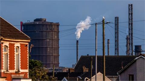 Britain Facing Race to Avoid $1 Billion in EU Carbon Tax Costs
