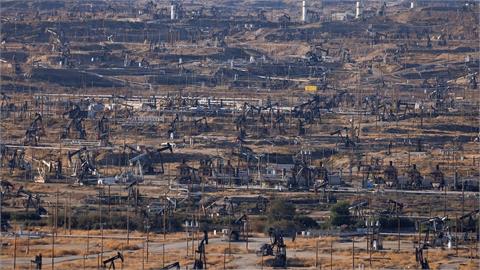 Exxon, Hess to Face Off Over Chevron Deal for Oilfield Riches
