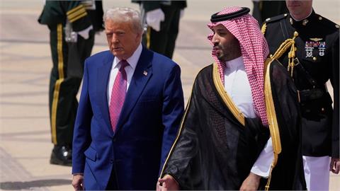 Trump Secures $600 Billion Saudi Investment Pledge on Gulf Tour