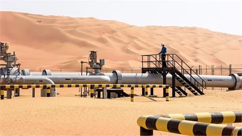 BlackRock Weighs Selling Stake in Saudi Aramco Gas Pipelines
